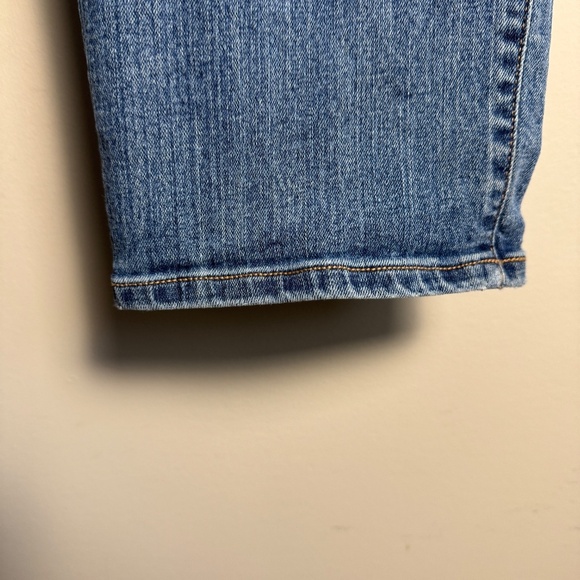 Old Navy Denim Women's 18 Short Curvy Straight Blue Jeans Summer Festival Casual - Picture 2 of 12